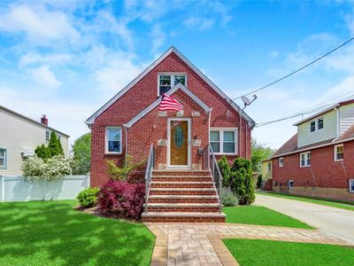 69 Wood Street, Lynbrook, NY, 11563