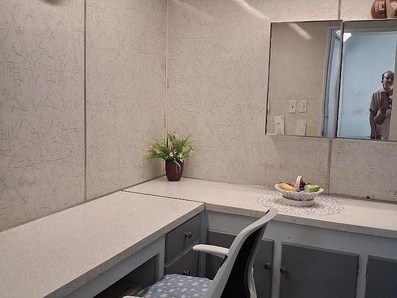 2nd image of 2150 Almaden Rd #18