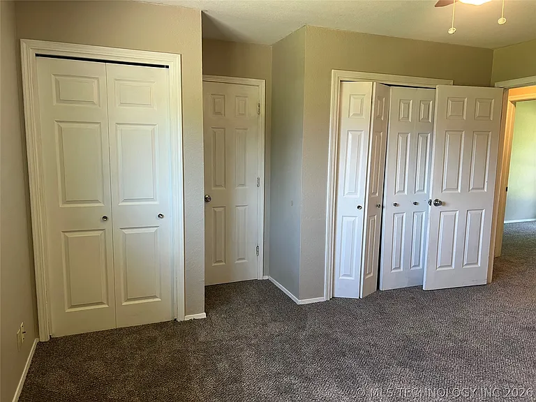 1105 W Fredericksburg St — Photo 11