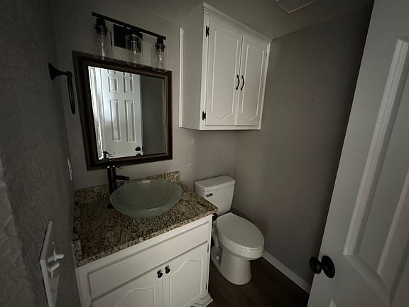 5th image of 4804 NE Columbia Ave