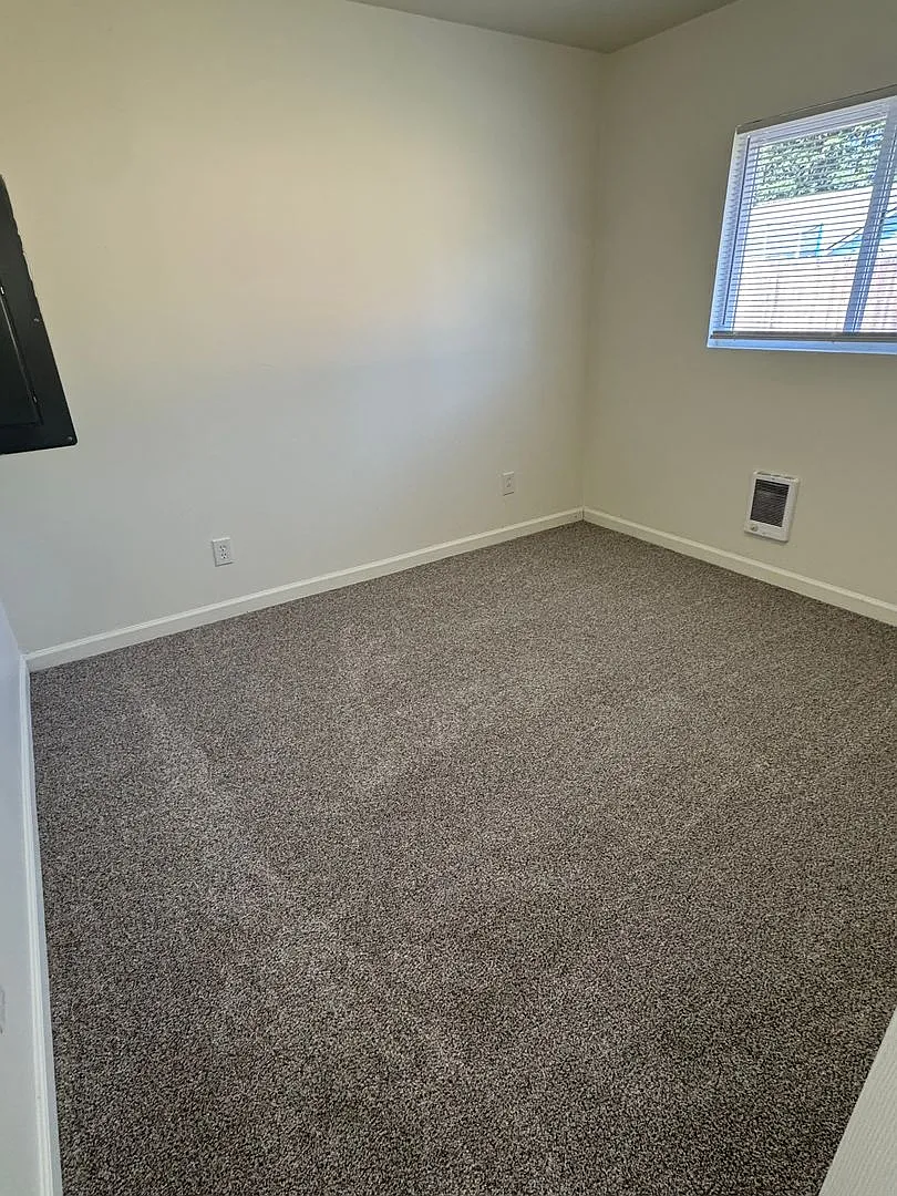 4 Beroom 1 Bath House For Rent — Photo 4