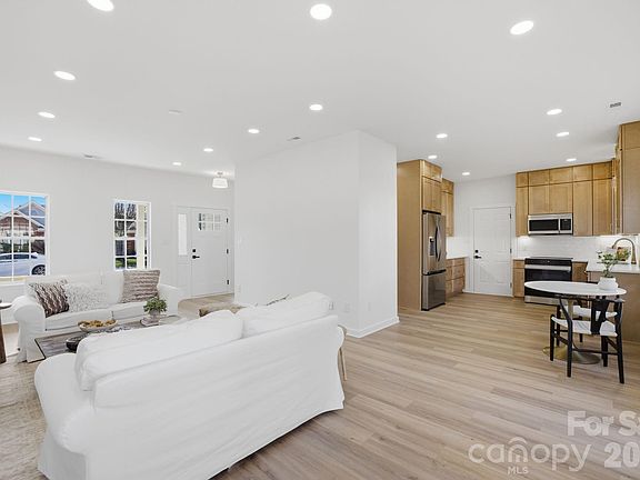 5th image of 171 Kristens Court Dr
