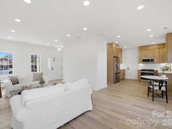 171 Kristens Court Dr, Mooresville, NC 28115