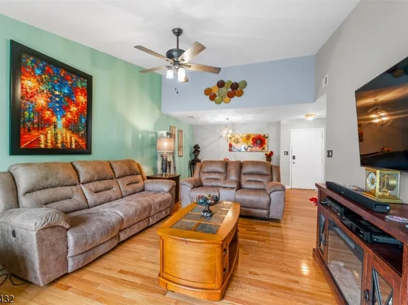 210 Drake Ln BLDG 20 #210, Roxbury Twp., NJ 07852
