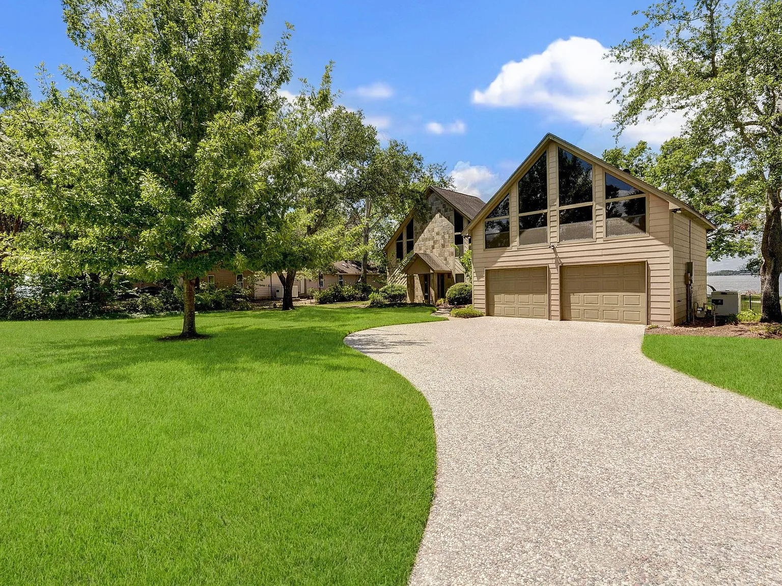 3 bed, 3.5 bath, 2736 sqft, $3,699 — Photo 3