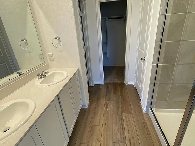 814 Blackhawk Dr — Photo 5
