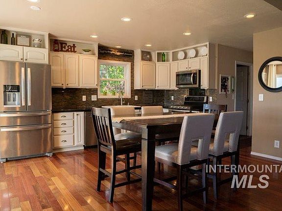 3rd image of 755 Indian Hills Dr