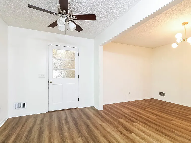 9424 Highgate Rd — Photo 9