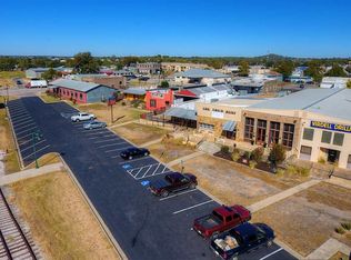 107 E Grayson St, Llano, TX 78643