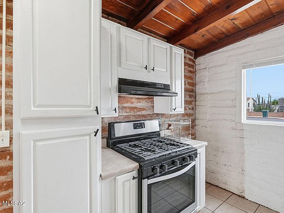 2nd image of 174 W Borrego St