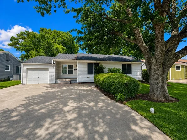 3110 Boyd Ave, Groves, TX 77619