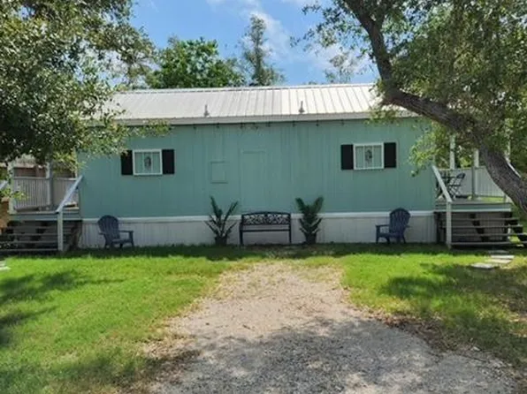 1018 N Verne St, Rockport, TX 78382