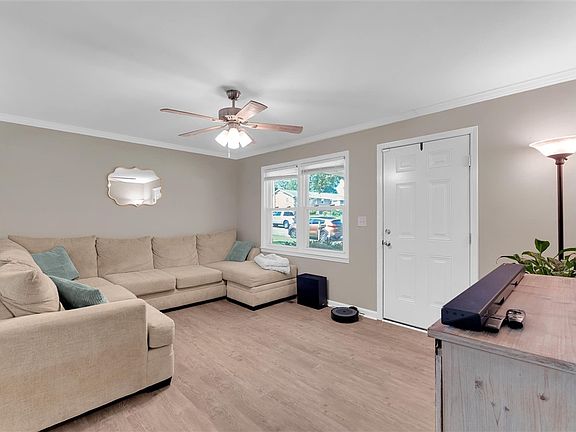 5th image of 303 Pennelly St