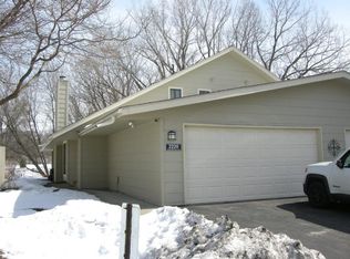 2220 Kings Valley Rd E, Golden Valley, MN 55427