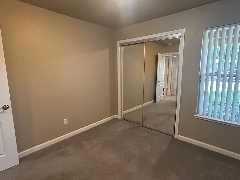 4002 Elmo Loop #D — Photo 10