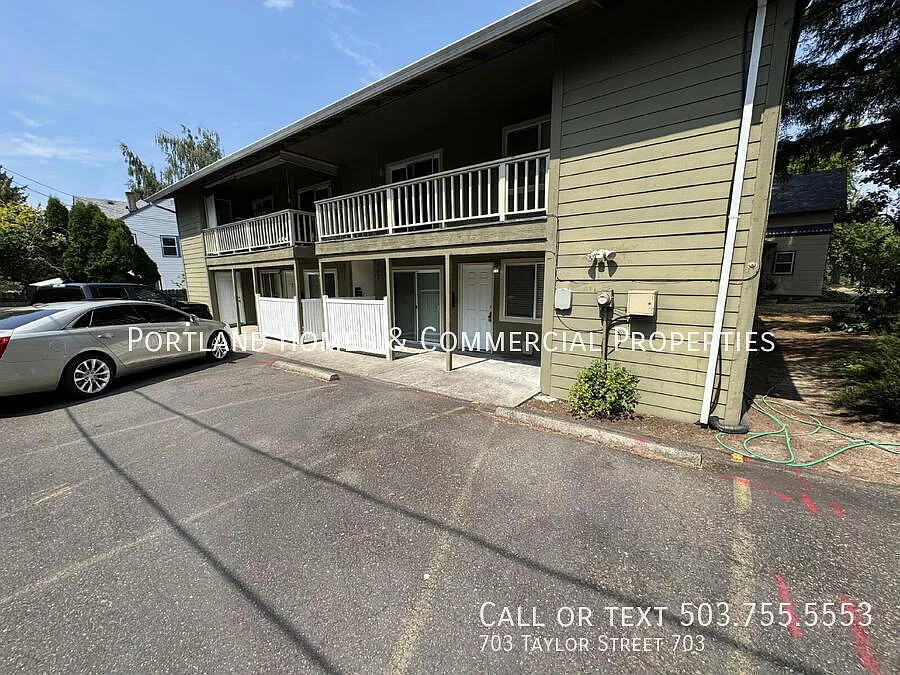 2 Bedroom Ground Level Unit - Oregon City — Photo 2