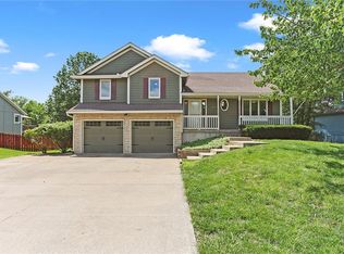 208 N Sunset Ln, Raymore, MO 64083