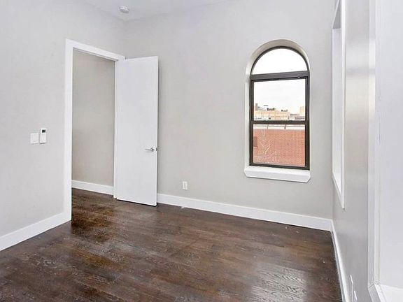 2nd image of 444 Melrose St APT 3R