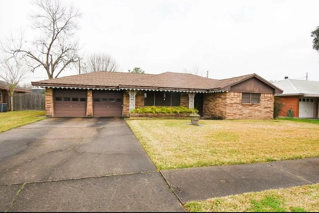 708 Bluebird Ln — Photo 1