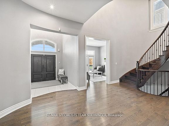 3rd image of 34 Burlwood Rd