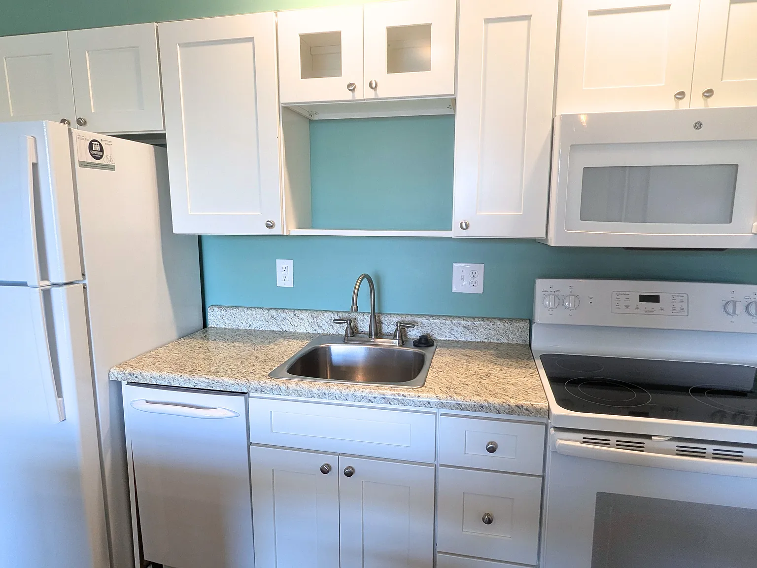 2 bed, 885 sqft, $1,765 — Photo 4
