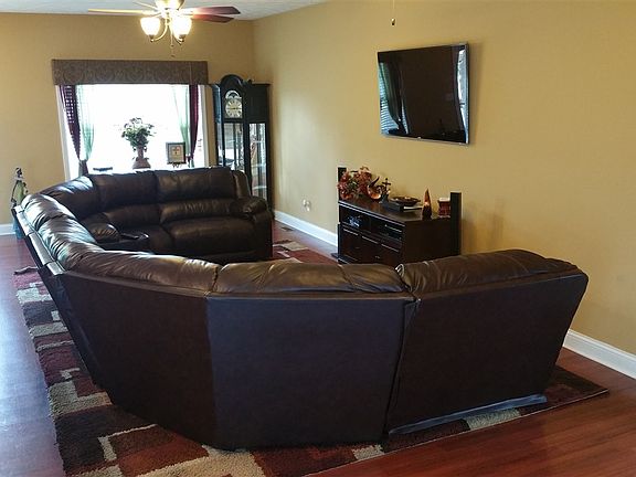 4th image of 431 Cabernet Dr