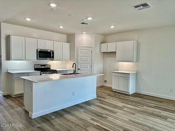 3rd image of 15440 W DESERT HOLLOW Drive