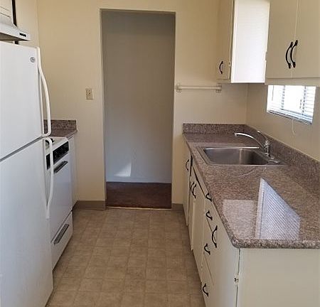 4th image of 807 3rd St #10