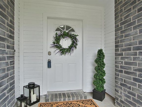 Once you walk up to your front door you are greeted by fresh exterior paint in the entrance. The grey brick and white paint make a beautiful neutral backdrop for your own personal touches.