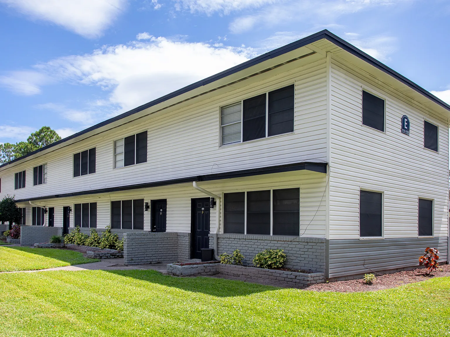 Ortega Village Apartments — Photo 2