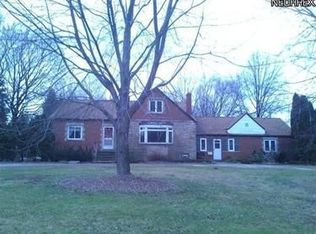 5072 Porter Rd, North Olmsted, OH 44070