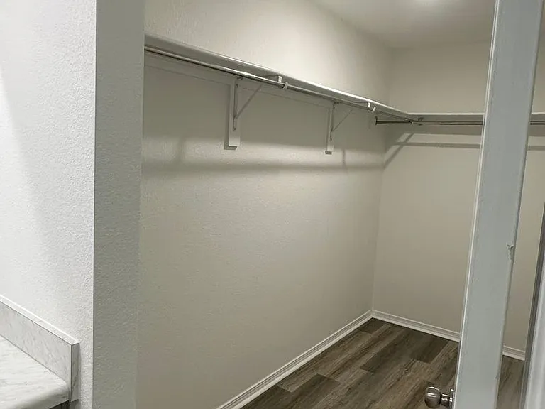 1400 Meadows Dr — Photo 9