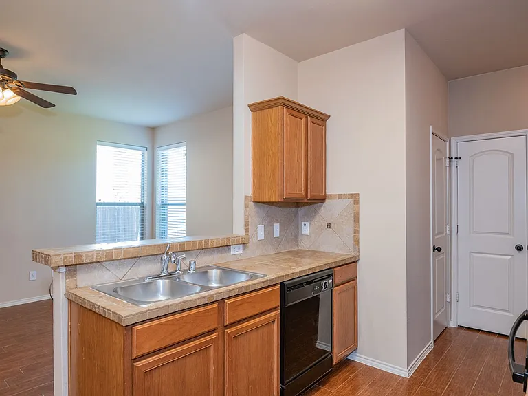 1426 Piedmont Dr — Photo 10