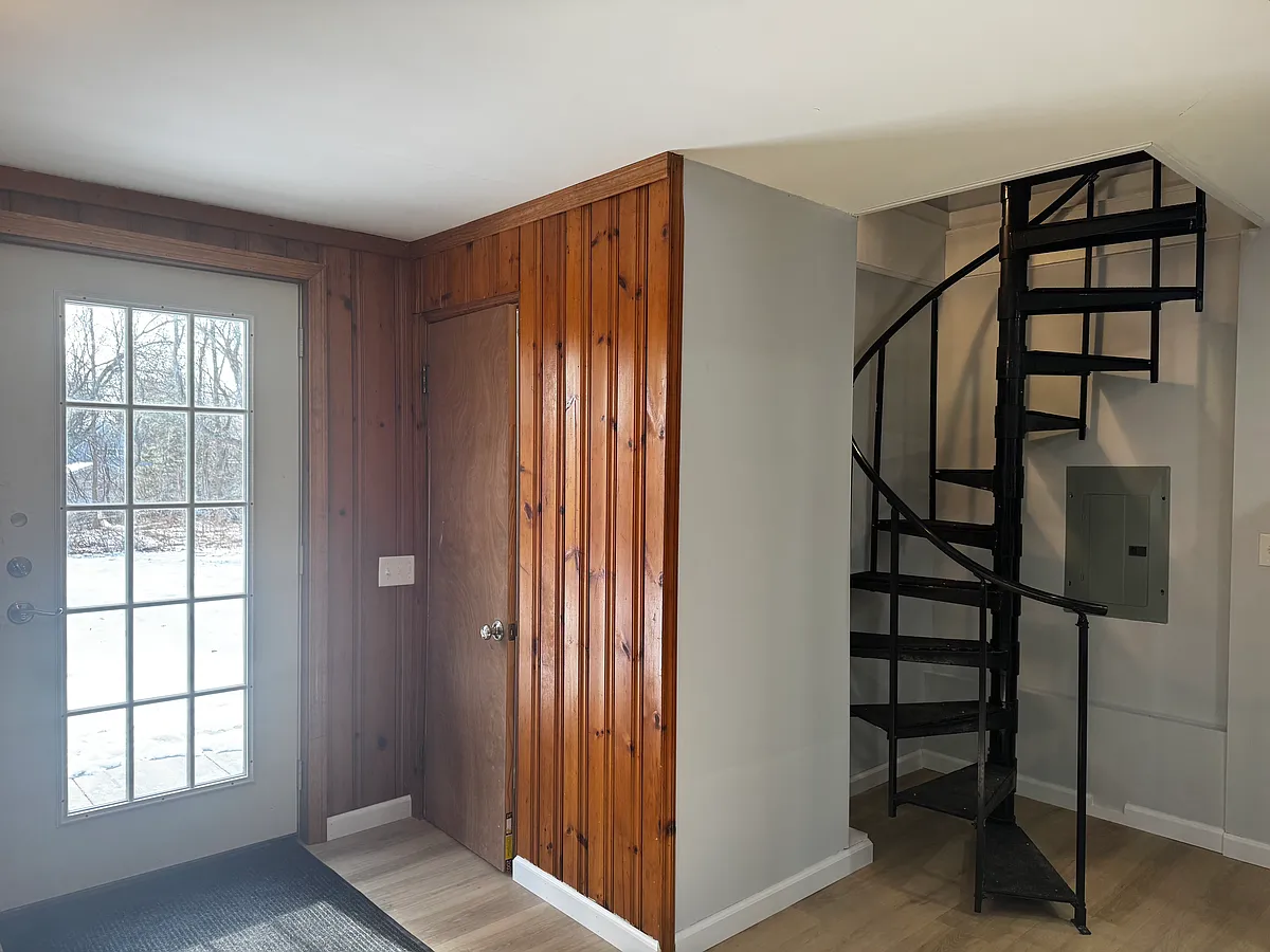 Building Photo - 352 Hotchkiss Rd