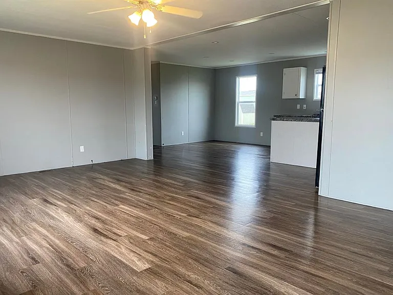 Grand Oaks at Liberty HIll — Photo 50