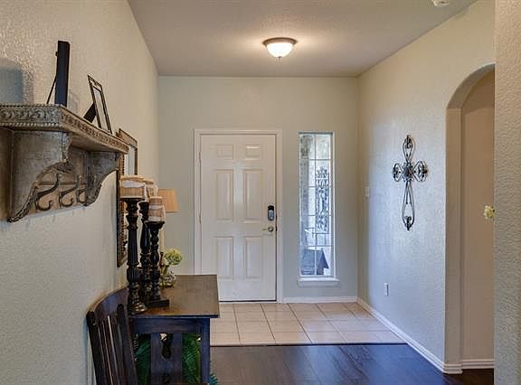 3rd image of 401 Highview Cir