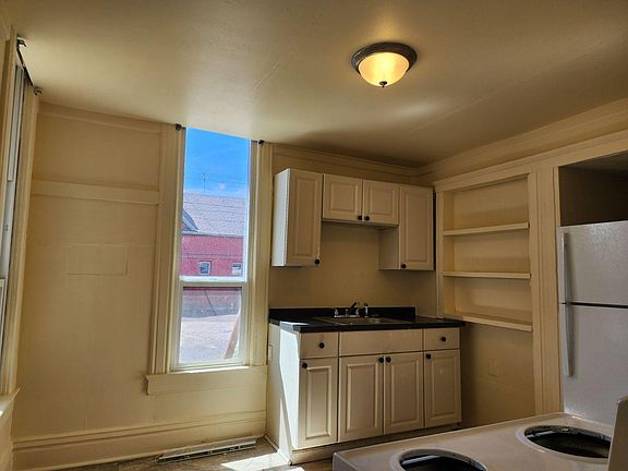3rd image of 1923 W Boone Ave #1