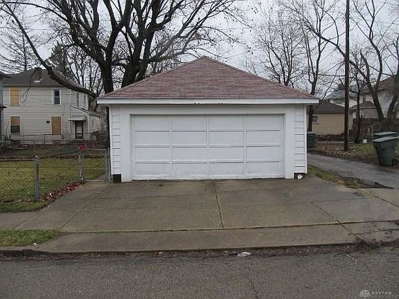 4th image of 2335 Newport Ave