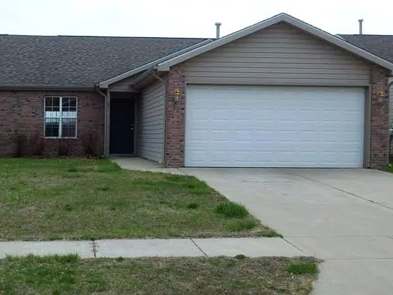 3365 Edison Dr — Photo 2