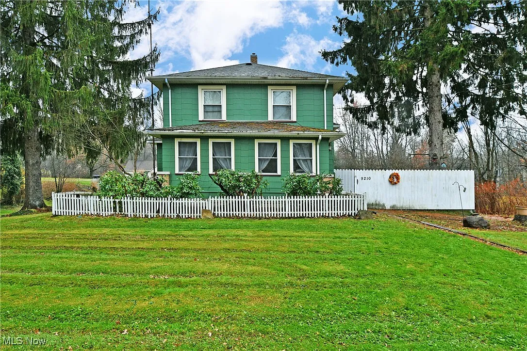 9210 Howland Springs Rd SE photo 1