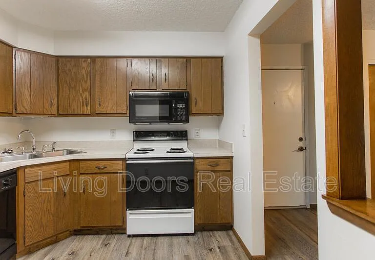 1935 N Lincoln Ave #106 — Photo 2