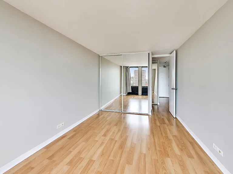444 W Fullerton Pkwy #1010 — Photo 15