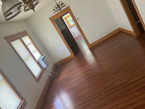 4th image of 902 N Lincoln Ave