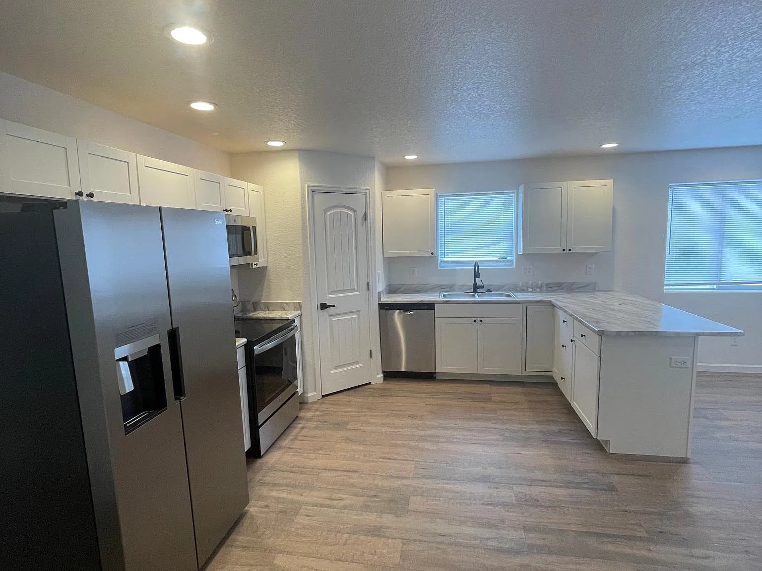 3 bed, 1250 sqft, $1,975 — Photo 3