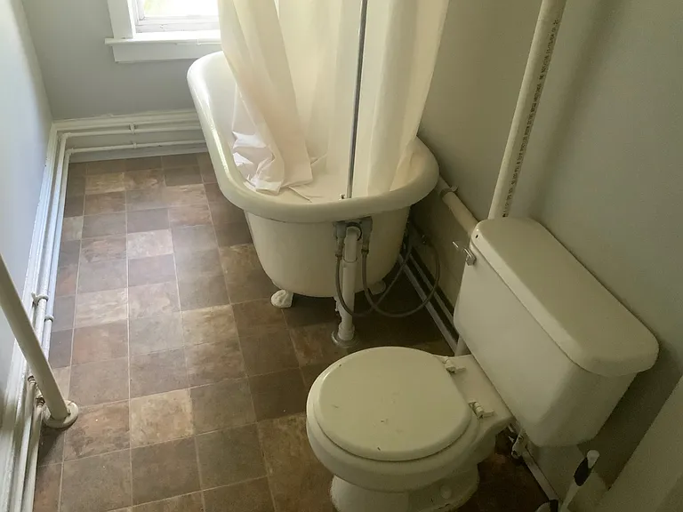 5 bed, 2.0 bath, 1544 sqft, $1,795 — Photo 32