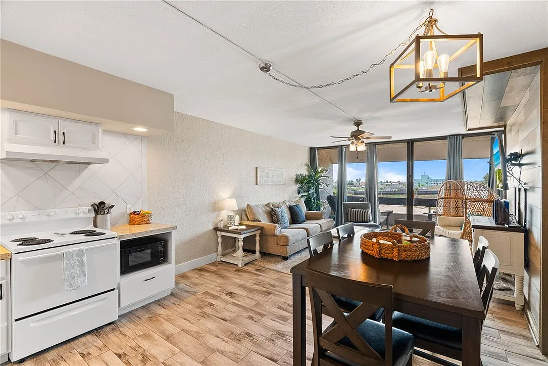 2 bed, 931 sqft, $1,700 — Photo 3