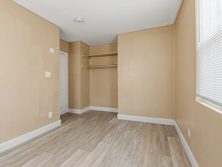 1639 E 6th St #1639 — Photo 9