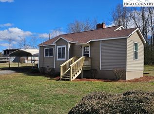 366 Carlton Rd, Boomer, NC 28606