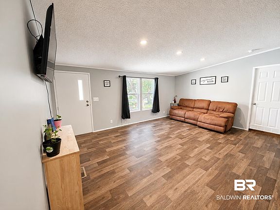 2nd image of 18540 Aspen Cir