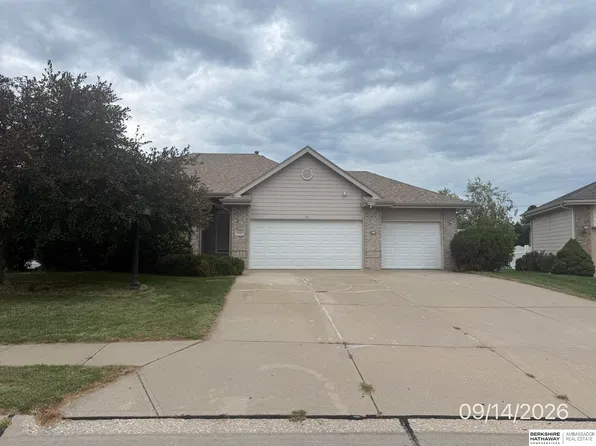 9926 S 100th St, La Vista, NE 68128